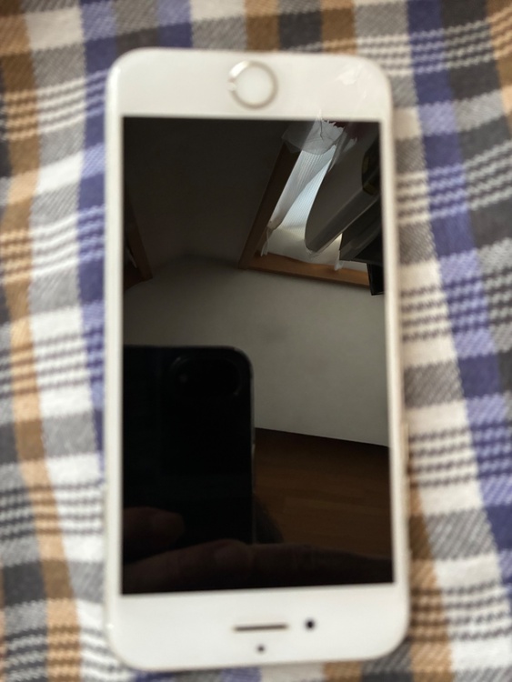 iPhone SE (第 3 世代) 64GB docomo（スマホ）の商品画像 - 査定依頼日：2026年3月27日 - 最高査定価格：18,000円