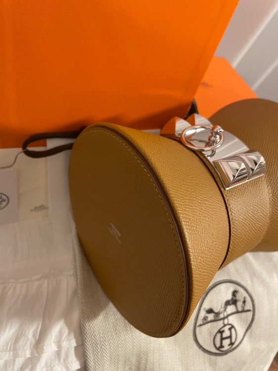 ミニメドール（ブランドバッグ）の商品画像 - 査定依頼日：2025年10月29日 - 最高査定価格：550,000円