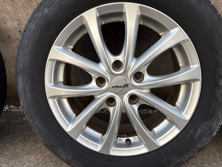 205/60R16 タイヤホイールセット（カー用品）の商品画像 - 査定依頼日：2026年4月11日 - 最高査定価格：10,000円