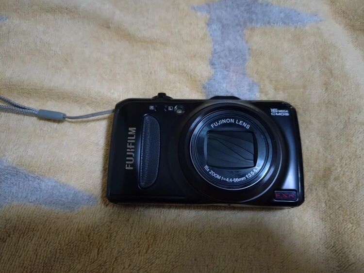FINEPIX F550 EXR（カメラ）の商品画像 - 査定依頼日：2025年10月21日 - 最高査定価格：3,300円