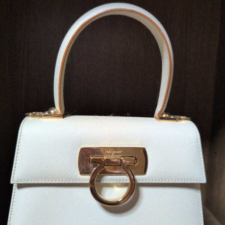 Ferragamo　ハンドバッグ（ブランドバッグ）の商品画像 - 査定依頼日：2026年2月11日 - 最高査定価格：13,000円