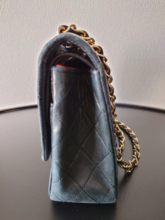 ダブルフラップマトラッセ/型番A01112（ブランドバッグ）の商品画像 - 査定依頼日：2025年7月13日 - 最高査定価格：300,000円