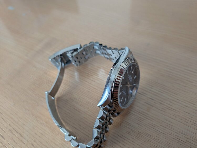 デイトジャスト41フルーテッドモチーフ文字盤ブライトブルー（高級時計）の商品画像 - 査定依頼日：2026年2月19日 - 最高査定価格：2,300,000円