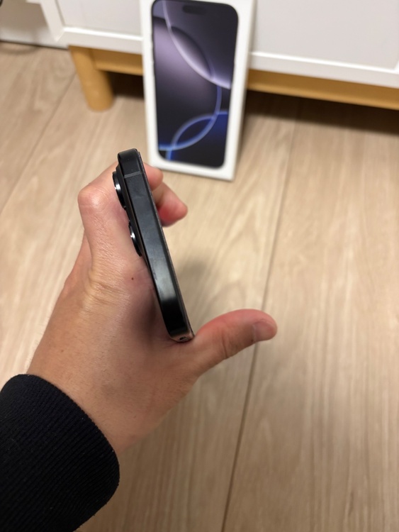 iPhone 16 Pro Max 256GB SIMフリー（スマホ）の商品画像 - 査定依頼日：2026年4月5日 - 最高査定価格：130,000円