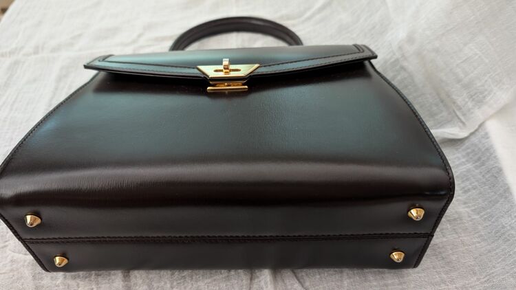 バリーハンドバック　ツーウェイ（ブランドバッグ）の商品画像 - 査定依頼日：2025年6月17日 - 最高査定価格：4,000円