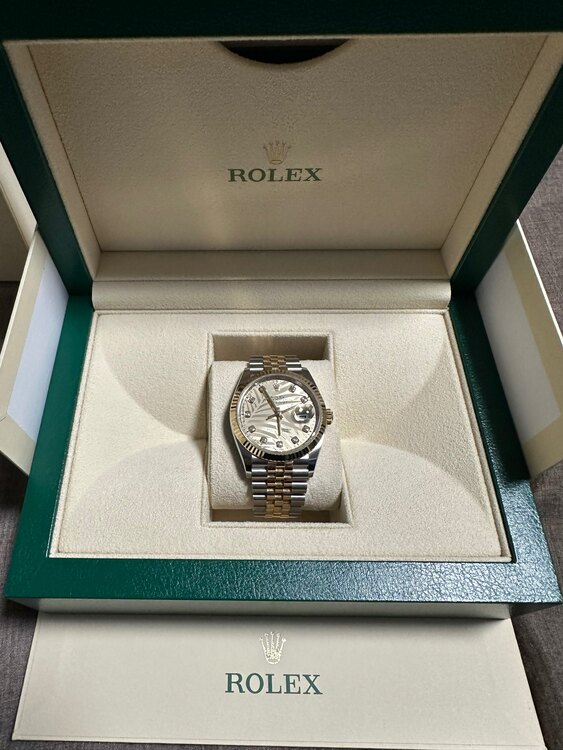 ロレックス デイトジャスト 126233g（高級時計）の商品画像 - 査定依頼日：2025年1月27日 - 最高査定価格：2,050,000円