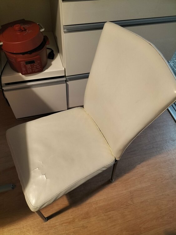 ダイニングテーブルセット（家具・寝具）の商品画像 - 査定依頼日：2025年12月27日 - 最高査定価格：3,000円