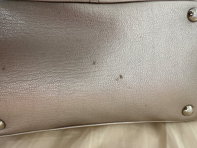 フェラガモ  リボントートバッグ（ブランドバッグ）の商品画像 - 査定依頼日：2025年3月9日 - 最高査定価格：7,000円