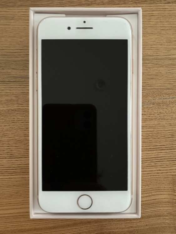 ゴールド　（スマホ）の商品画像 - 査定依頼日：2020年11月7日 - 最高査定価格：20,900円