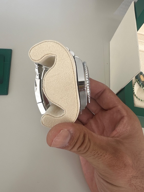 GMTマスター2（高級時計）の商品画像 - 査定依頼日：2025年9月16日 - 最高査定価格：3,250,000円