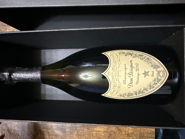 シャンパン ドン・ペリニヨン （お酒）の商品画像 - 査定依頼日：2025年2月1日 - 最高査定価格：19,000円