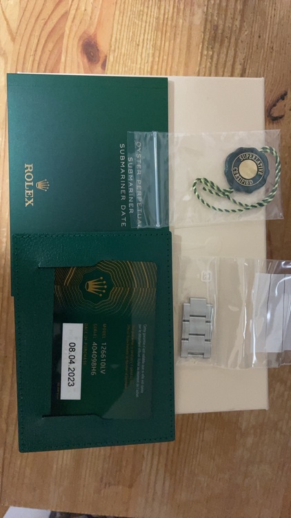 ロレックス サブマリーナー 126610lv（高級時計）の商品画像 - 査定依頼日：2025年8月27日 - 最高査定価格：2,200,000円