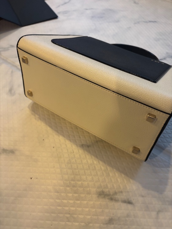 イジィデ　キアロスクーロ（ブランドバッグ）の商品画像 - 査定依頼日：2025年12月25日 - 最高査定価格：120,000円