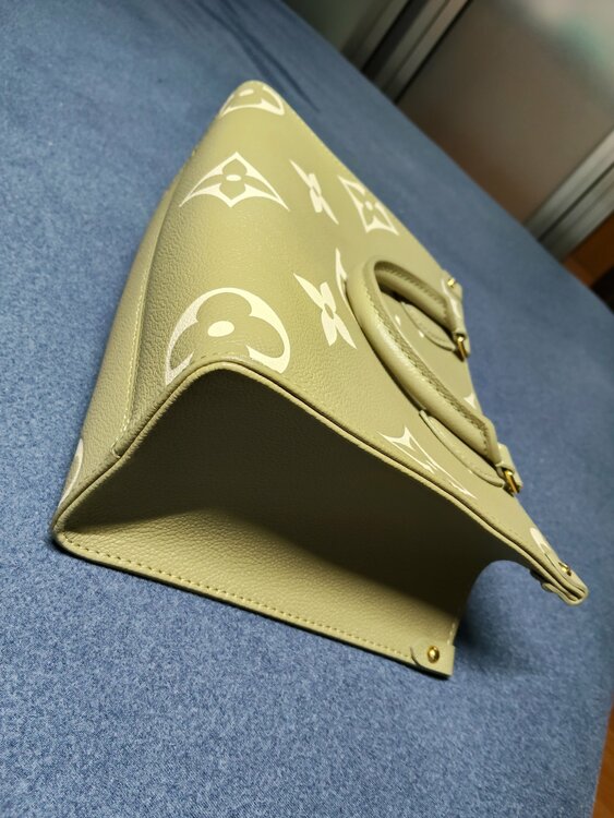 オンザゴーPM モノグラムアンプラント　カーキクレームM46647（ブランドバッグ）の商品画像 - 査定依頼日：2026年1月7日 - 最高査定価格：300,000円