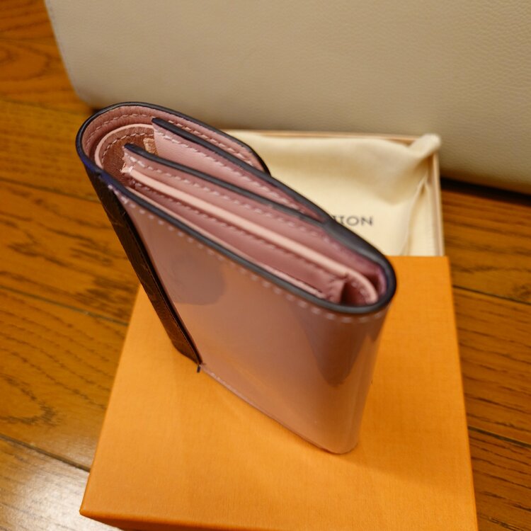 折財布（ブランド財布・小物）の商品画像 - 査定依頼日：2026年8月17日 - 最高査定価格：15,000円