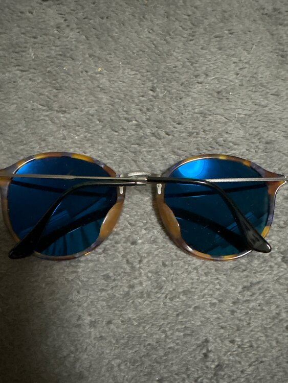 レイバン　サングラス（古着・ファッション）の商品画像 - 査定依頼日：2025年2月17日 - 最高査定価格：3,000円