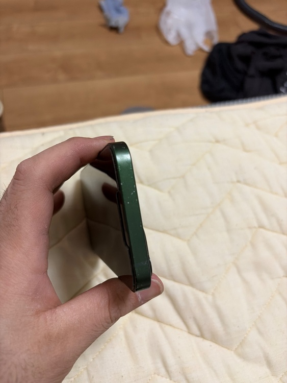 iPhone 13 256GB au（スマホ）の商品画像 - 査定依頼日：2026年2月24日 - 最高査定価格：32,000円