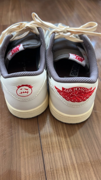 NIKE エアージョーダン1 Travis Scott リバーモカ（古着・ファッション）の商品画像 - 査定依頼日：2026年3月15日 - 最高査定価格：100,000円