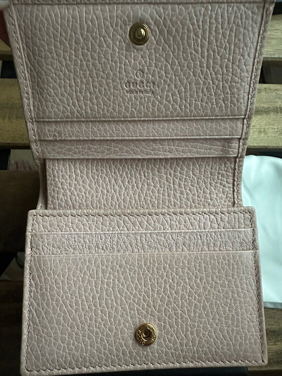 二つ折り財布（古着・ファッション）の商品画像 - 査定依頼日：2025年4月26日 - 最高査定価格：7,000円