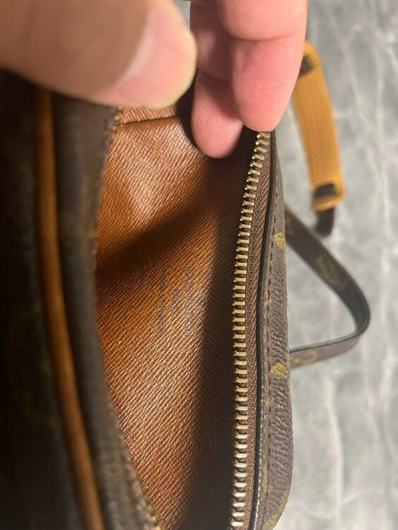 アマゾン M45236 TH0093（ブランドバッグ）の商品画像 - 査定依頼日：2025年5月12日 - 最高査定価格：25,000円