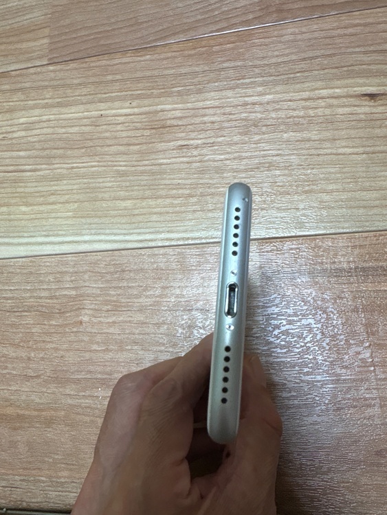 iPhone iPhone8 64GB SIMフリー（スマホ）の商品画像 - 査定依頼日：2026年8月15日 - 最高査定価格：5,500円