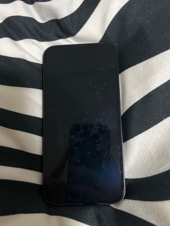 iPhone 13 128GB docomo（スマホ）の商品画像 - 査定依頼日：2026年4月24日 - 最高査定価格：28,000円