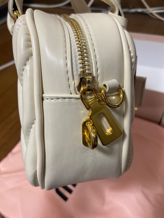 ミュウミュウ  （ブランドバッグ）の商品画像 - 査定依頼日：2025年6月17日 - 最高査定価格：100,000円