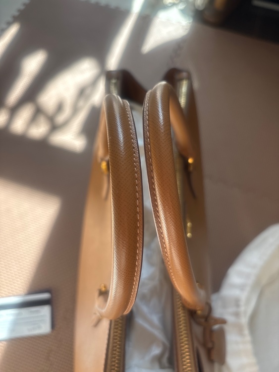 プラダガレリアトート（ブランドバッグ）の商品画像 - 査定依頼日：2026年2月3日 - 最高査定価格：40,000円