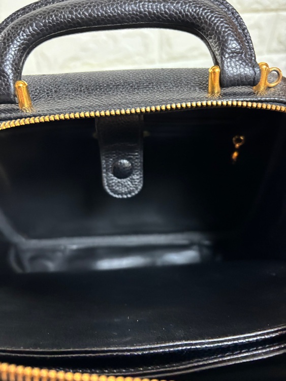 シャネル バニティ ハンドバッグ ココマーク キャビアスキン ブラック（ブランドバッグ）の商品画像 - 査定依頼日：2025年11月15日