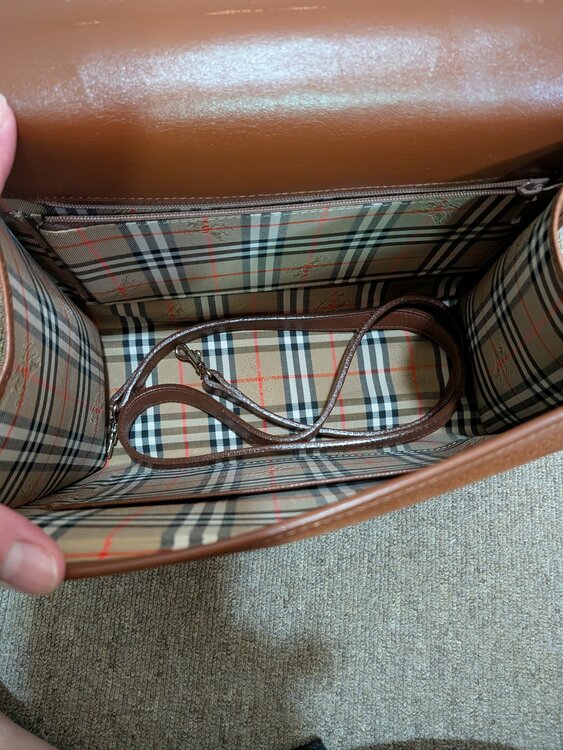 バック（ブランドバッグ）の商品画像 - 査定依頼日：2026年1月21日 - 最高査定価格：3,000円