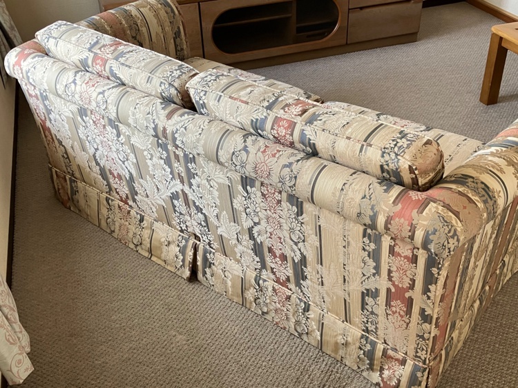 コスガ　高級　クラッシックソファ　２人掛け（家具・寝具）の商品画像 - 査定依頼日：2025年12月24日 - 最高査定価格：5,500円