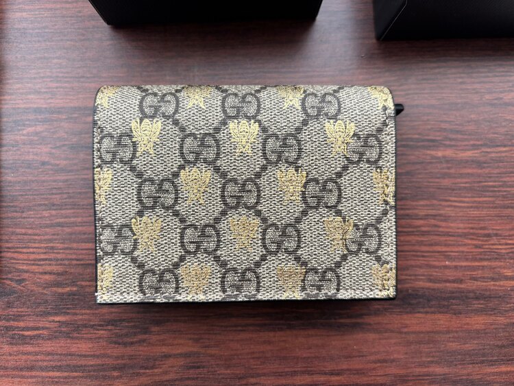 GGストリームビー　二つ折り財布（ブランド財布・小物）の商品画像 - 査定依頼日：2025年4月7日 - 最高査定価格：12,000円