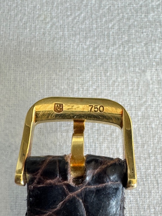 audemars piguet トノー 金無垢 （高級時計）の商品画像 - 査定依頼日：2025年7月27日 - 最高査定価格：450,000円