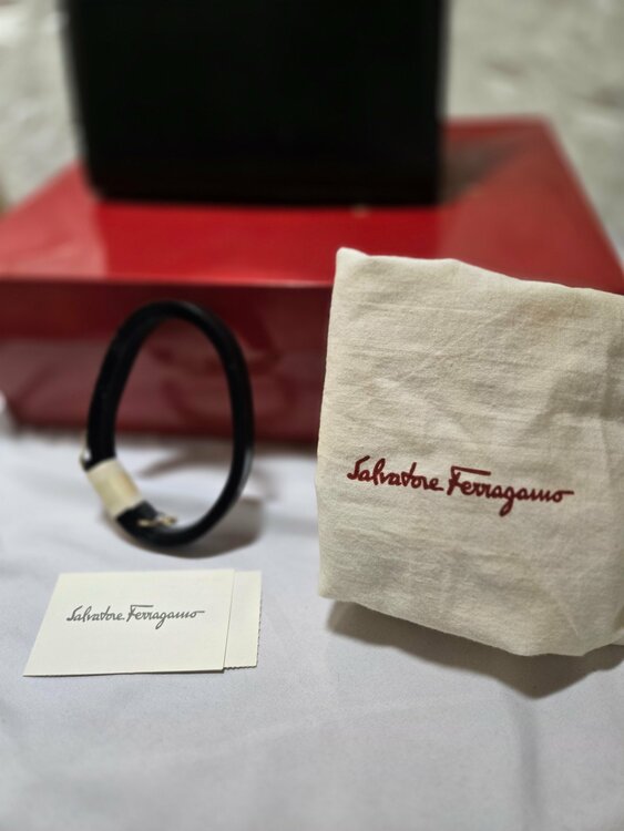 ヴァラ（Vara）リボン トップハンドル バッグと考えられます。（ブランドバッグ）の商品画像 - 査定依頼日：2026年2月24日 - 最高査定価格：20,000円