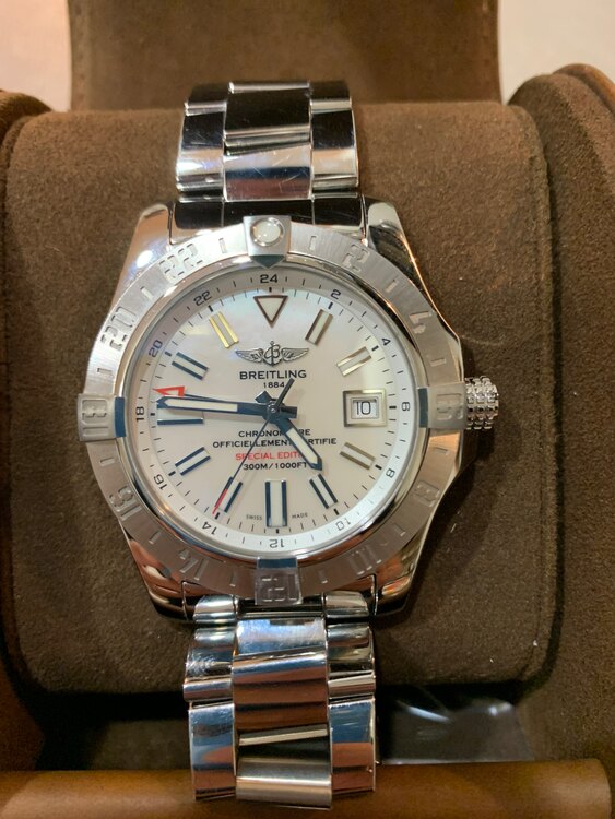 アベンジャーⅡGMTマザーオブパール（高級時計）の商品画像 - 査定依頼日：2025年5月10日 - 最高査定価格：370,000円