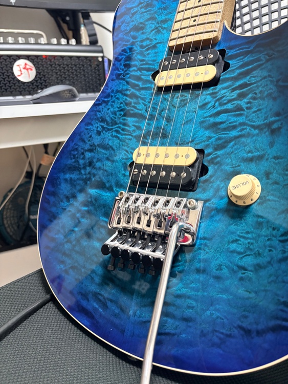 AXIS USA BORABORA BLUE burst（ピアノ・楽器・PA機材）の商品画像 - 査定依頼日：2026年4月19日 - 最高査定価格：190,000円