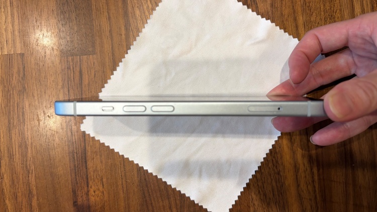 iPhone iPhone 15 128GB au（スマホ）の商品画像 - 査定依頼日：2026年7月30日 - 最高査定価格：63,000円