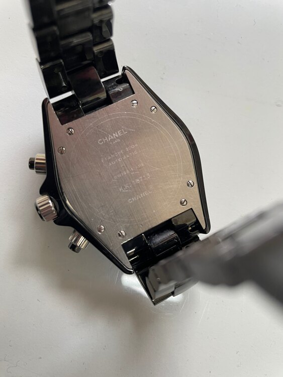 J12 黒文字盤（高級時計）の商品画像 - 査定依頼日：2025年1月17日 - 最高査定価格：350,000円