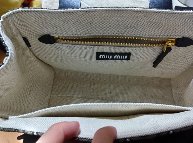 ミュウミュウ  （ブランドバッグ）の商品画像 - 査定依頼日：2025年6月15日 - 最高査定価格：55,000円