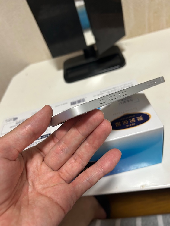 iPhone iPhone 16e 128GB 楽天モバイル（スマホ）の商品画像 - 査定依頼日：2026年6月17日 - 最高査定価格：65,000円