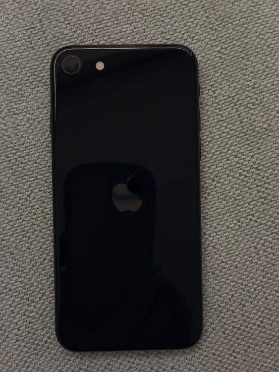 iPhone iPhone SE (第 3 世代) 64GB Softbank（スマホ）の商品画像 - 査定依頼日：2026年8月7日 - 最高査定価格：18,000円