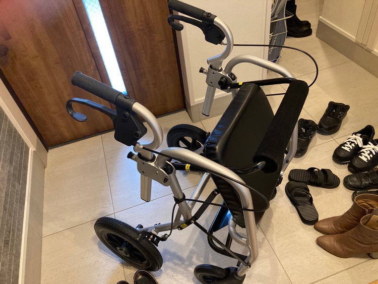 カルパゴン歩行機（介護用品）の商品画像 - 査定依頼日：2025年11月24日 - 最高査定価格：3,000円