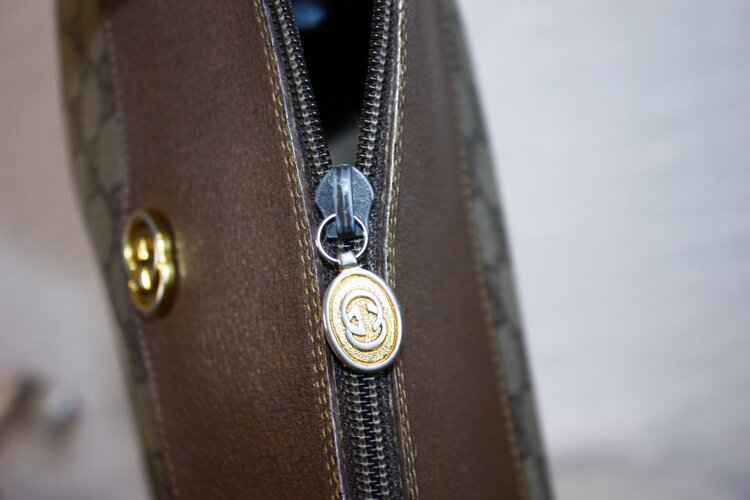 GUCCI GG キャンバス スプリーム ショルダーバッグ PVCレザー 001 58 0918（ブランドバッグ）の商品画像 - 査定依頼日：2026年10月15日 - 最高査定価格：10,000円