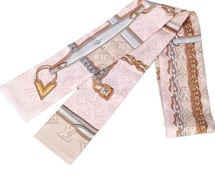 バンドー・デニムグラム コンフィデンシャル  型番M78152（ブランド財布・小物）の商品画像 - 査定依頼日：2025年9月25日 - 最高査定価格：12,000円