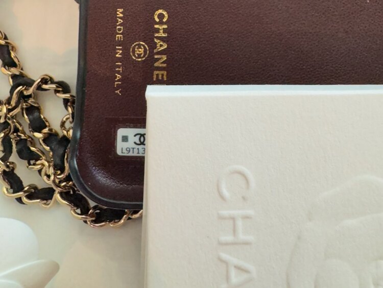 シャネルI phone 15pro case（ブランド財布・小物）の商品画像 - 査定依頼日：2025年2月6日 - 最高査定価格：38,000円