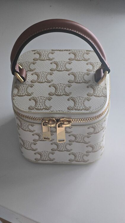 セリーヌ  （ブランドバッグ）の商品画像 - 査定依頼日：2025年10月28日 - 最高査定価格：100,000円