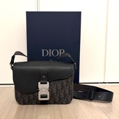 ディオール　オブリーク サドル フラップ メッセンジャーバッグ　スモール　黒　ジ（ブランドバッグ）の商品画像 - 査定依頼日：2026年1月9日 - 最高査定価格：160,000円