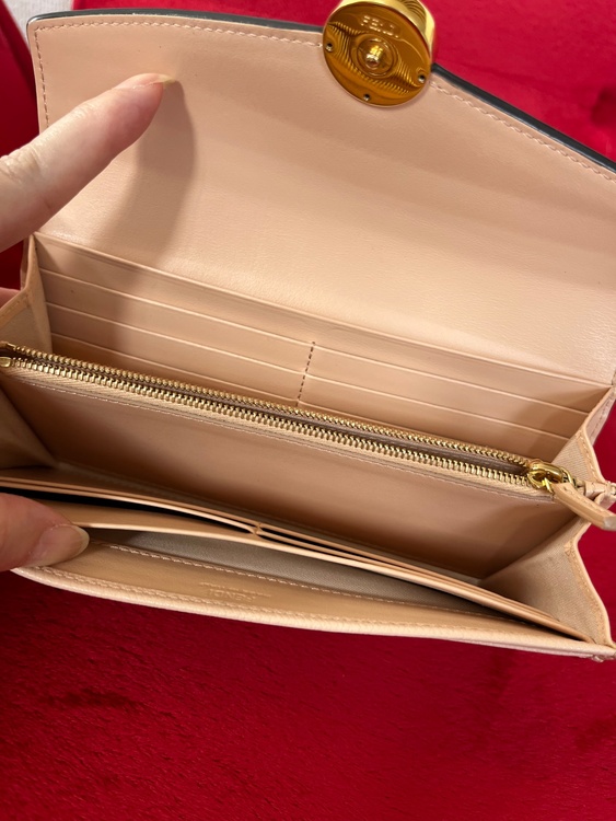 財布（ブランド財布・小物）の商品画像 - 査定依頼日：2026年4月25日 - 最高査定価格：15,000円