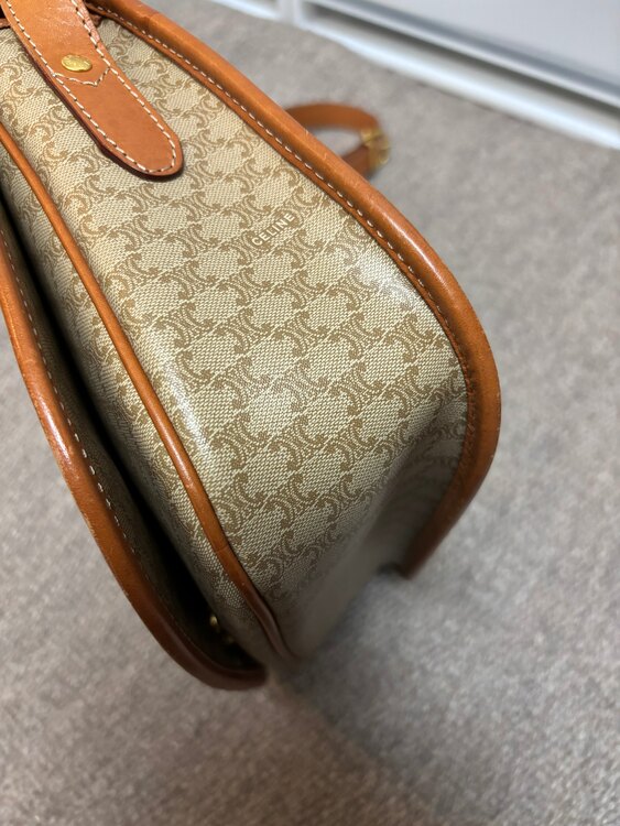 オールドセリーヌ　ショルダーバッグ（ブランドバッグ）の商品画像 - 査定依頼日：2025年4月5日 - 最高査定価格：10,000円