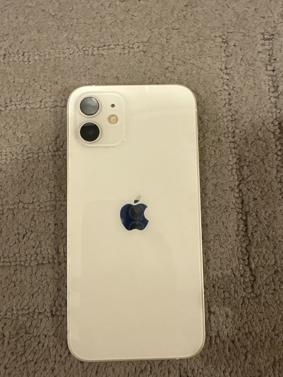 iPhone iPhone 12 64GB docomo（スマホ）の商品画像 - 査定依頼日：2026年8月25日 - 最高査定価格：25,000円